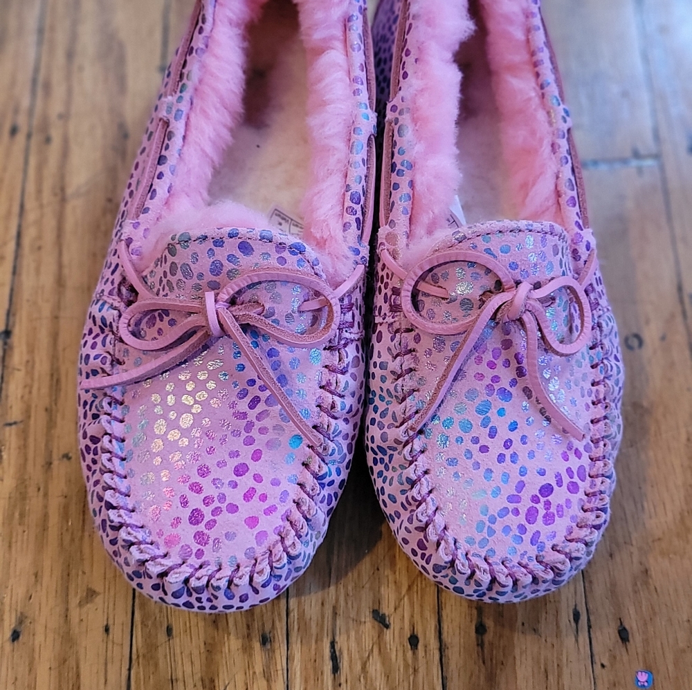 UGG